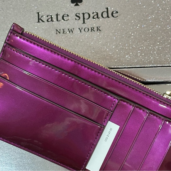 NWT in Glitter Gift Box Kate Spade New York
KENZIE BOXED LARGE SLIM CARDHOLDER - Picture 3 of 6